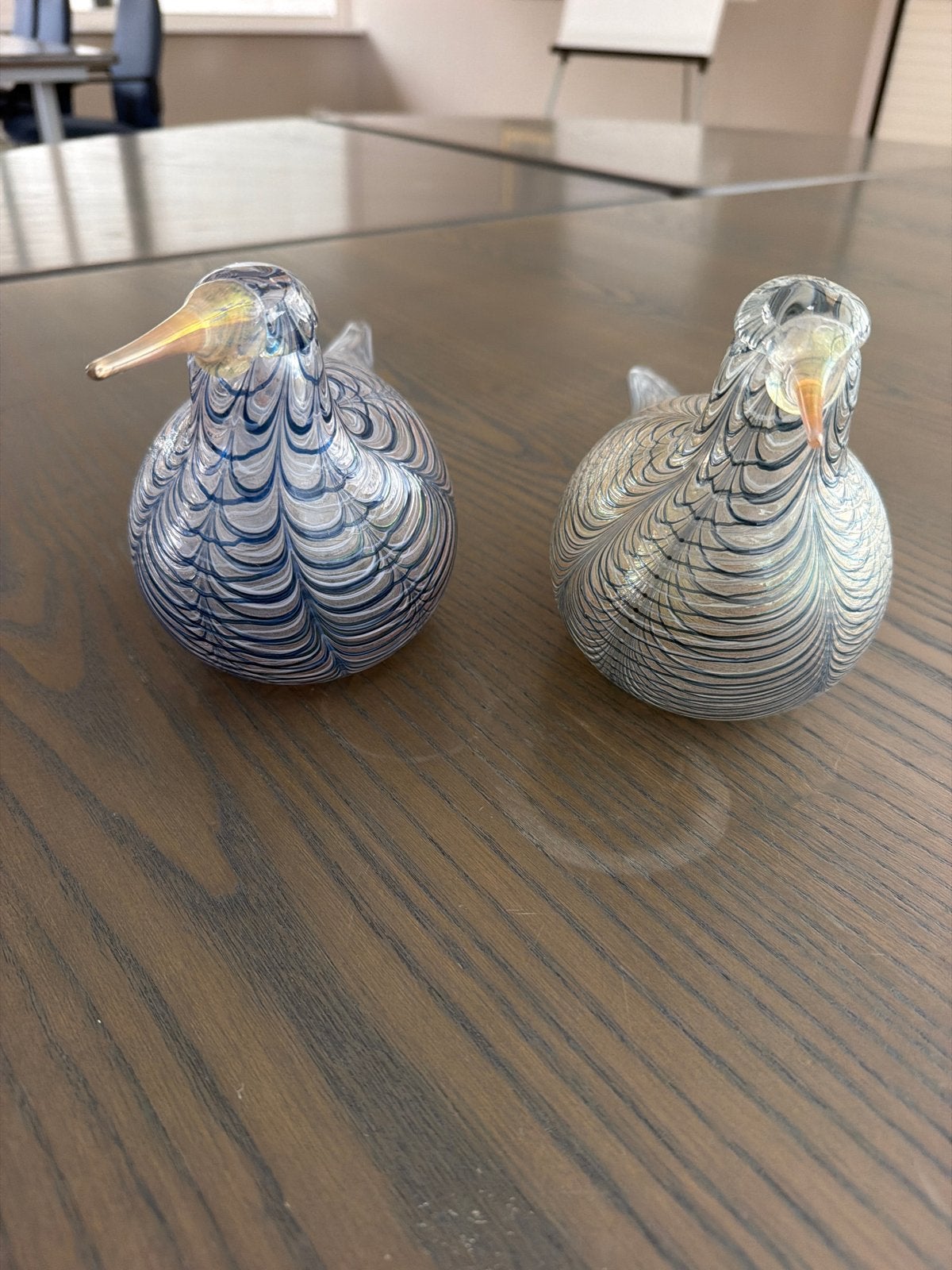 Twee Iittala glazen vogels, gesigneerd Oiva Toikka, Huis en Inrichting, Ophalen, Meerkleurig, Zo goed als nieuw, Modern