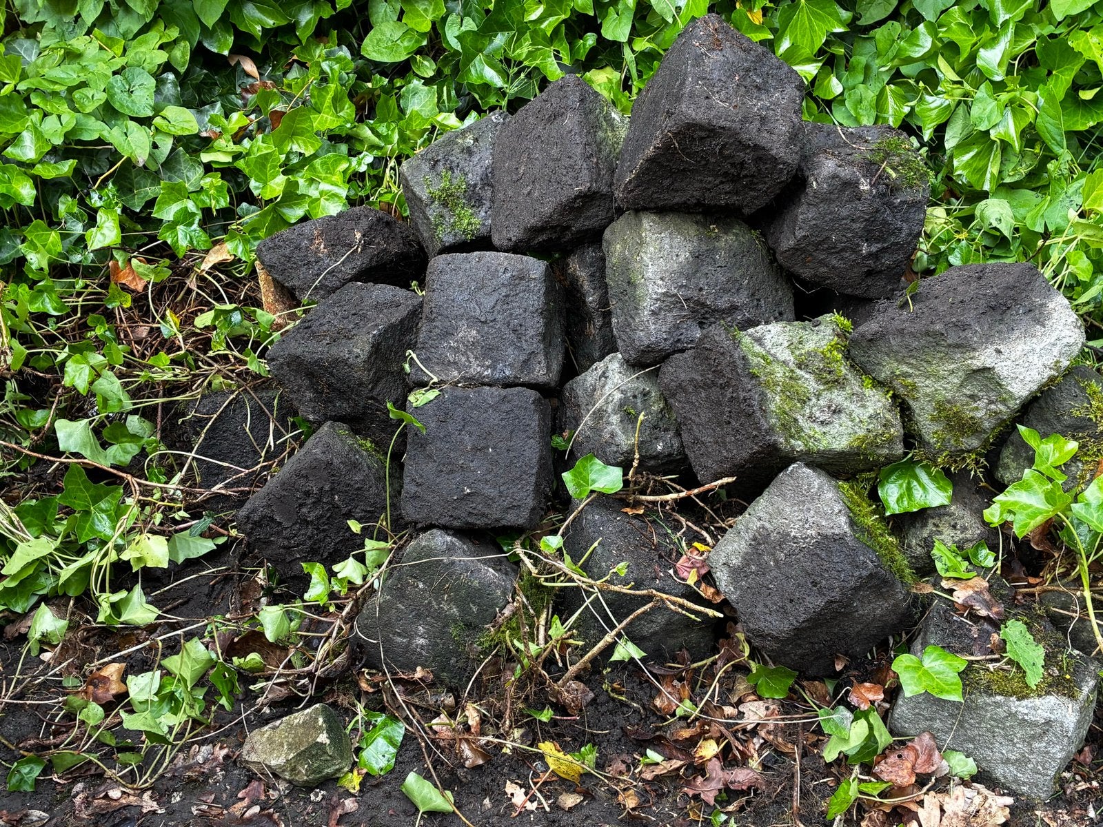 30 stuks natuurstenen kasseien/ - Ideaal voor randafwerking, Tuin en Terras, Ophalen, Gebruikt, Kei, Basalt
