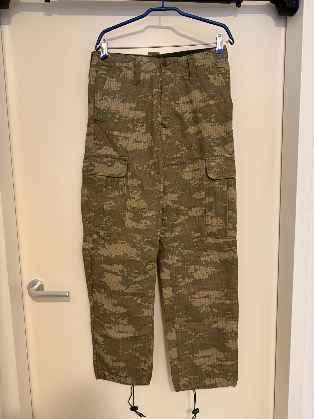 Tactische camouflage cargo broek maat s/m, Kleding | Heren, Broeken en Pantalons, Ophalen of Verzenden, Zo goed als nieuw, Groen