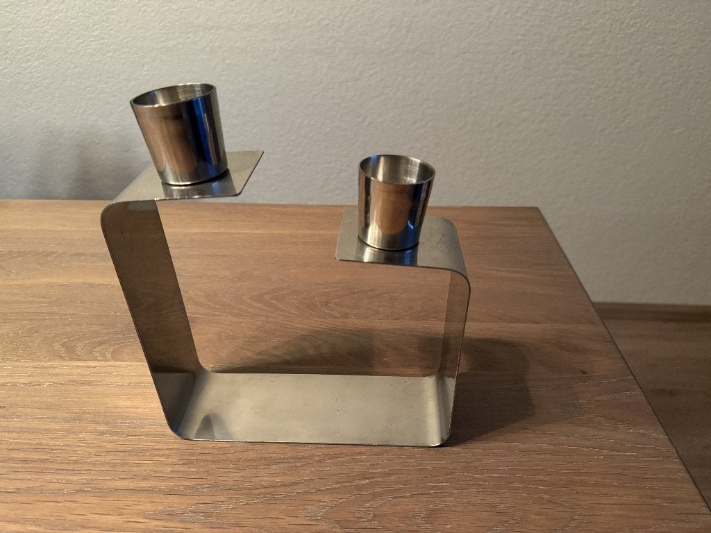 Moderne RVS kandelaar voor twee kaarsen, Overige merken, Ophalen of Verzenden, Zo goed als nieuw, 23 cm