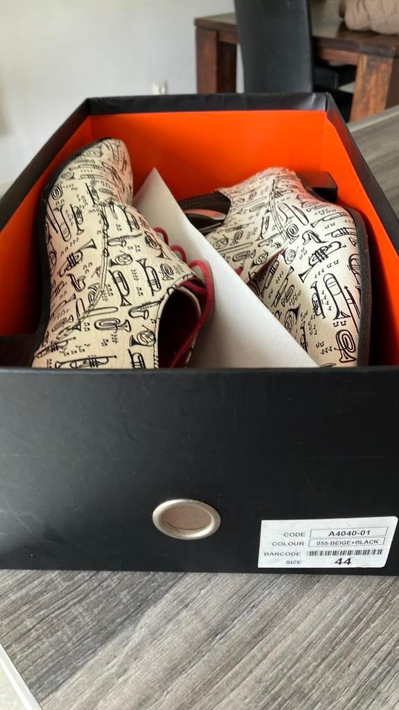 Leren herenschoenen muziekdesign met leren bijpassende riem, Wit, Ophalen of Verzenden, Zo goed als nieuw, Veterschoenen