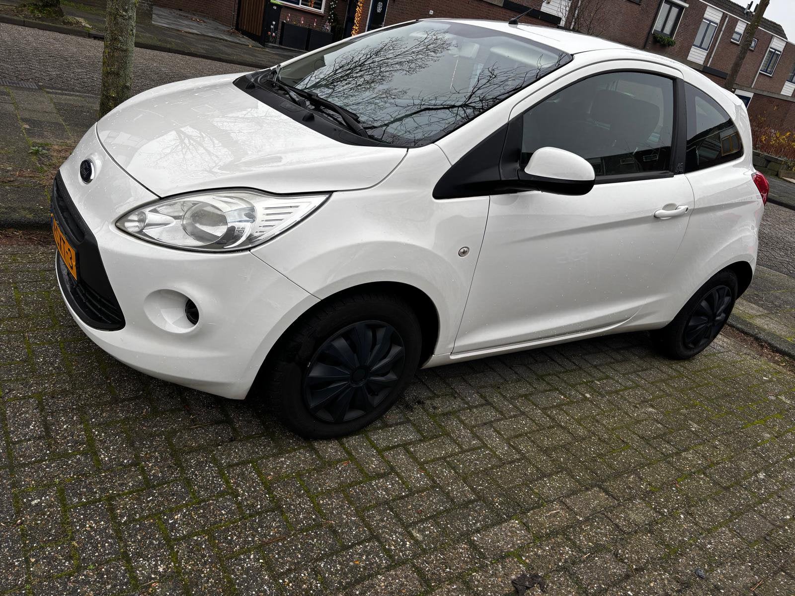 Ford Ka 1.2 69pk 2012 Wit, Auto's, Ford, Particulier, Ka, Benzine, B, Hatchback, Handgeschakeld, Origineel Nederlands, Wit, Voorwielaandrijving