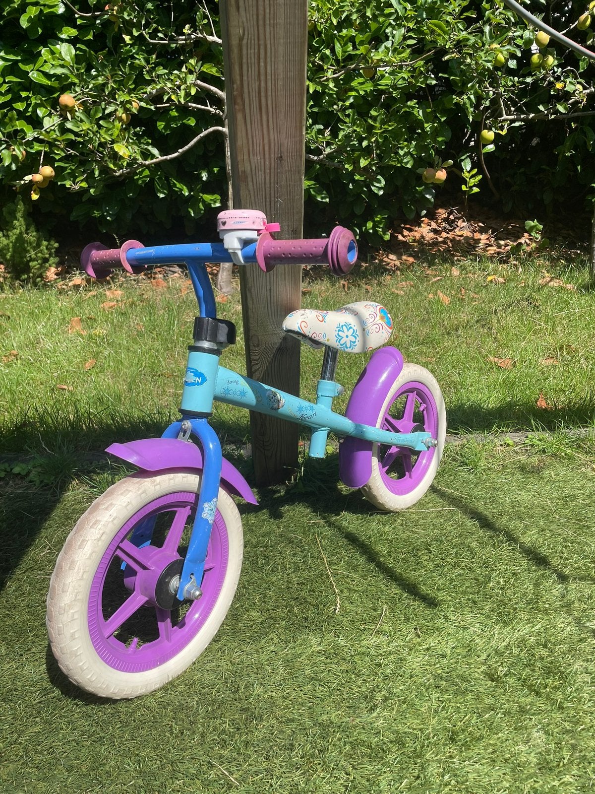 Loopfietsje Frozen, Fietsen en Brommers, Fietsen | Kinderfietsjes, Ophalen, Zo goed als nieuw, Minder dan 16 inch