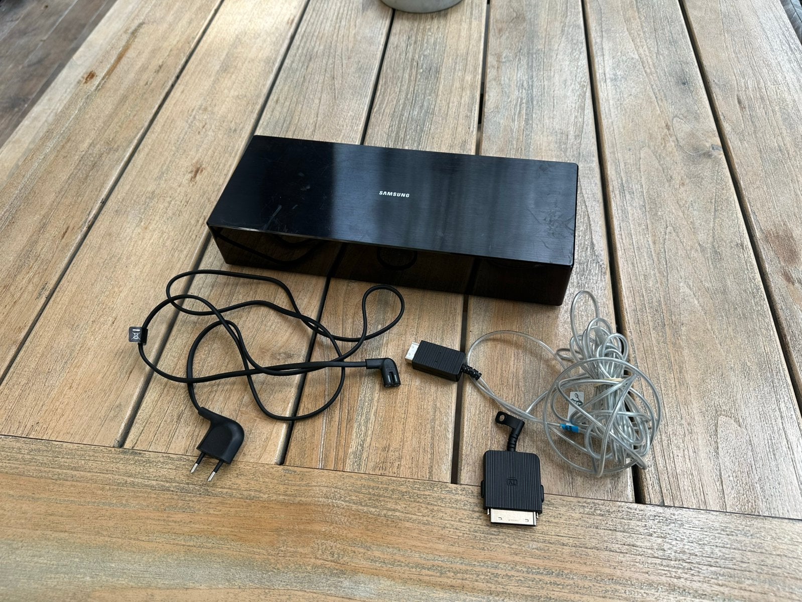 Samsung One Connect Box SOC1001T (Voor Samsung The Frame), Audio, Tv en Foto, Televisie-accessoires, Ophalen of Verzenden, Zo goed als nieuw