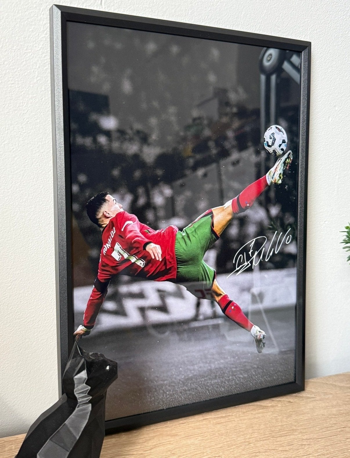 Cristiano Ronaldo Poster - Ingelijst A4 (21 x 30cm), 50 – 75, Nieuw, Ophalen of Verzenden, Foto of Poster
