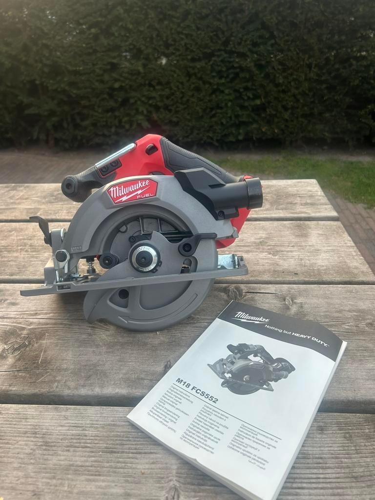 Milwaukee M18 FCS552 cirkelzaag, Cirkelzaag, Ophalen of Verzenden, Zo goed als nieuw, 30 tot 70 mm