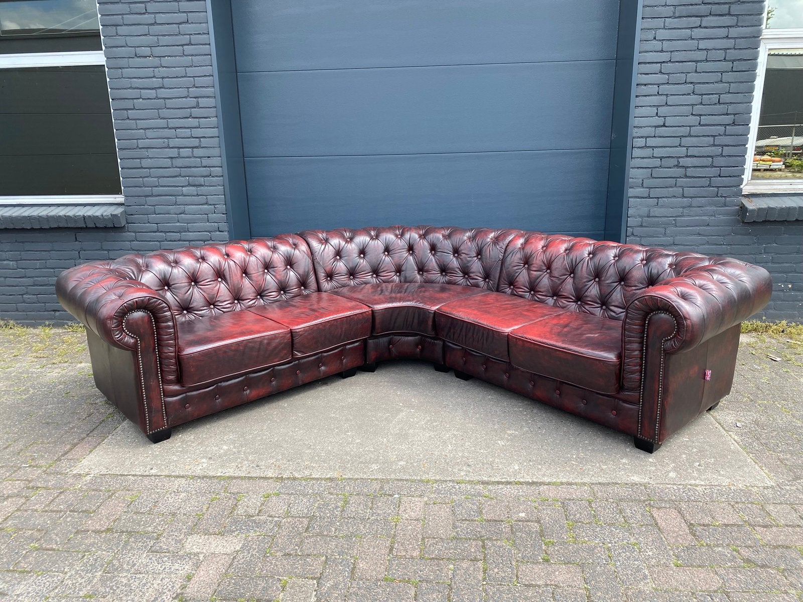 Prachtige Chesterfield hoekbank Oxblood rood, Ophalen, Zo goed als nieuw