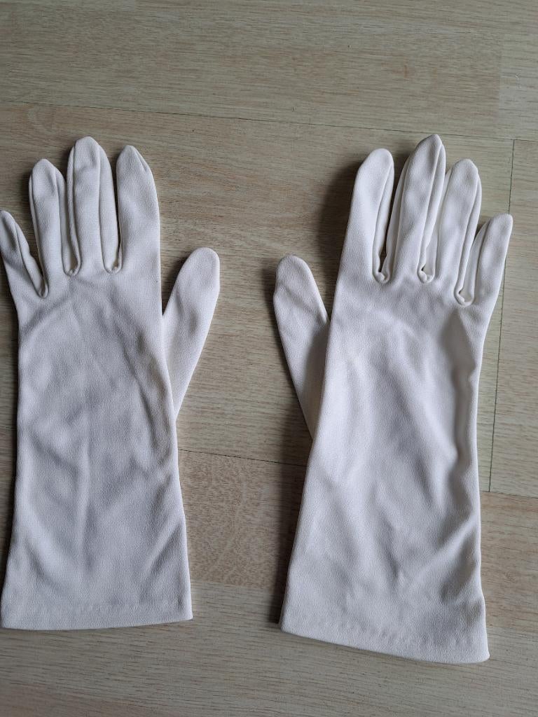 Zgan Trouw  handschoenen,  wit,  totale Lengte 26 cm € 1.50, Ophalen of Verzenden, Zo goed als nieuw, Wit, Accessoires