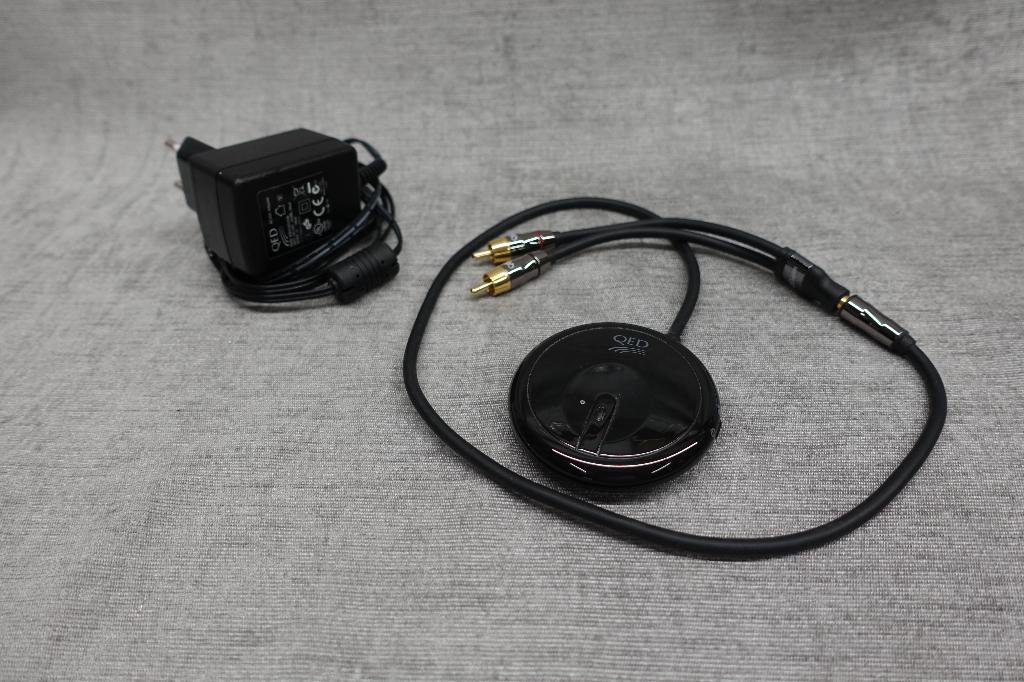 QED uPlay Puck Bluetooth Stereo Audio Adapter, Ophalen of Verzenden, Zo goed als nieuw, Minder dan 2 meter, Overige kabels