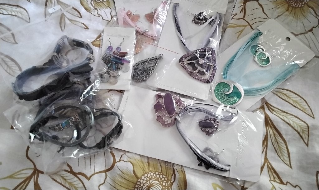 Lot Sieraden ketting Oorbellen Leren ketting slot etc NIEUW, Ophalen of Verzenden, Nieuw, Overige kleuren, Overige materialen