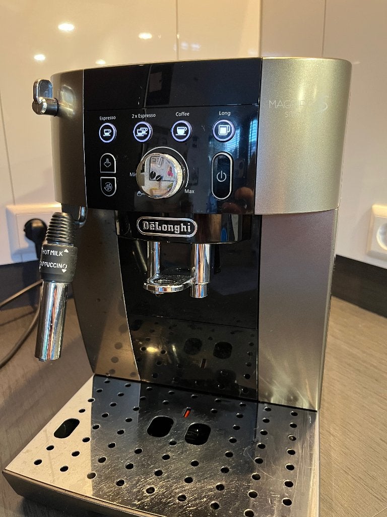 De’Longhi Magnifica S Smart, Witgoed en Apparatuur, Koffiezetapparaten, Ophalen, Koffiemachine, Zo goed als nieuw, 4 tot 10 kopjes
