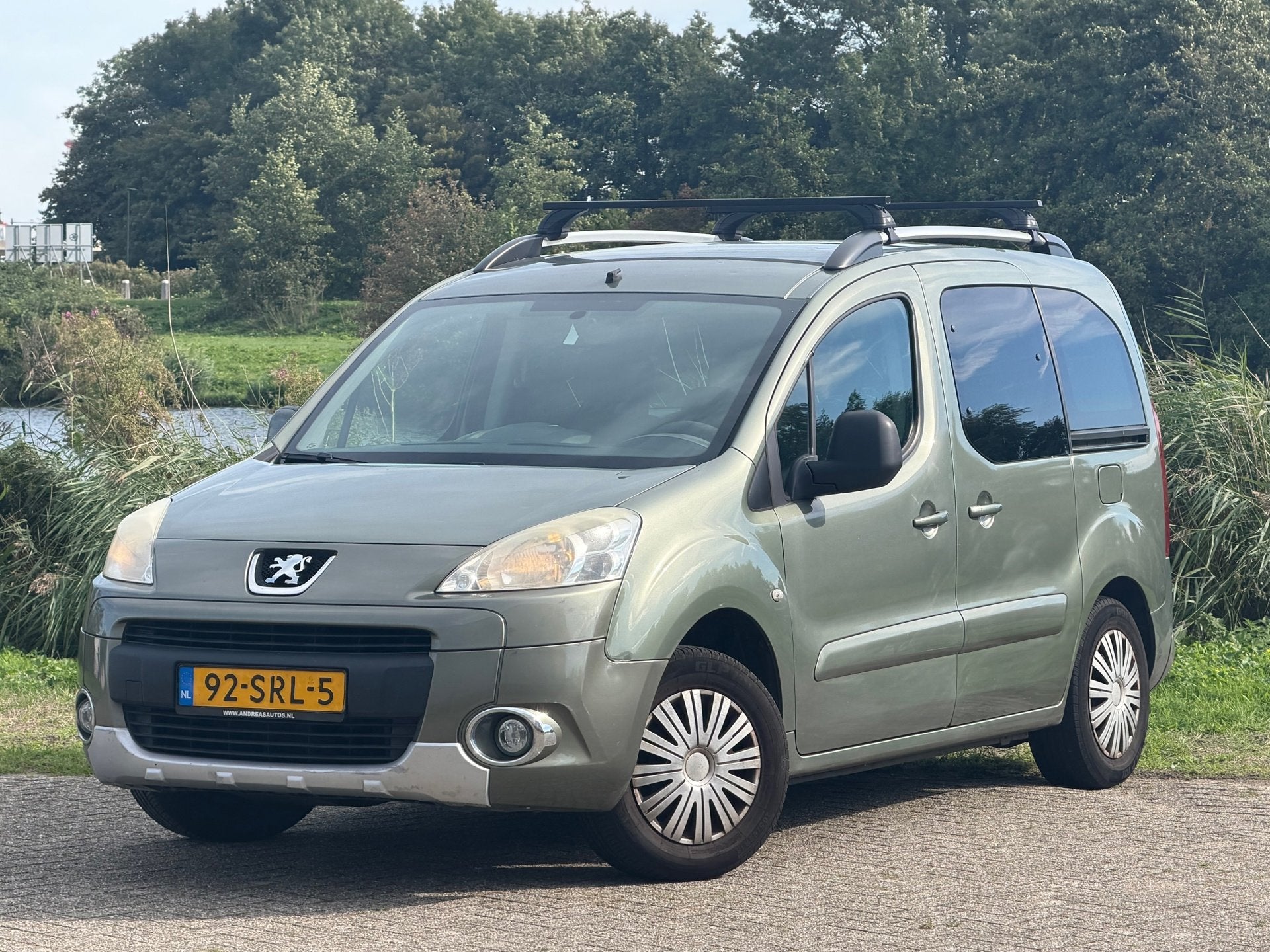 Peugeot Partner Tepee 1.6 VTi 120pk Family - Vert Persamos -, Voorwielaandrijving, Euro 5, Gebruikt, Zwart