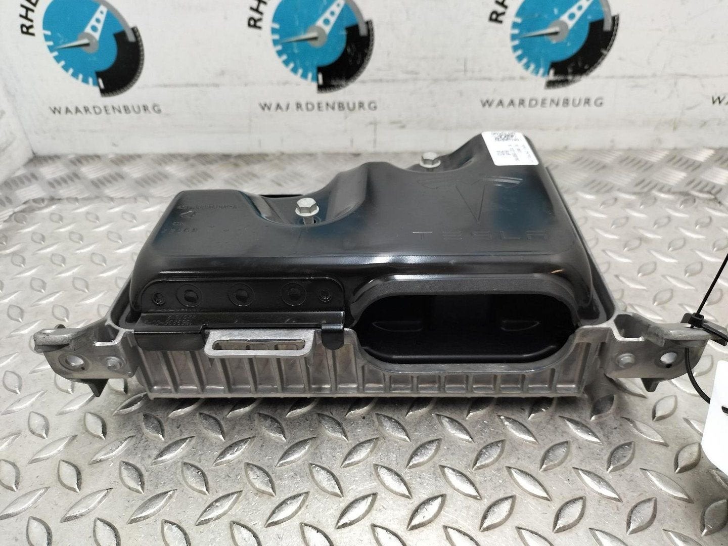 TESLA MODEL 3 AWD Long Range Dual Motor  COMPUTER ECU 2022, Ophalen of Verzenden, Gebruikt, Stiba lid