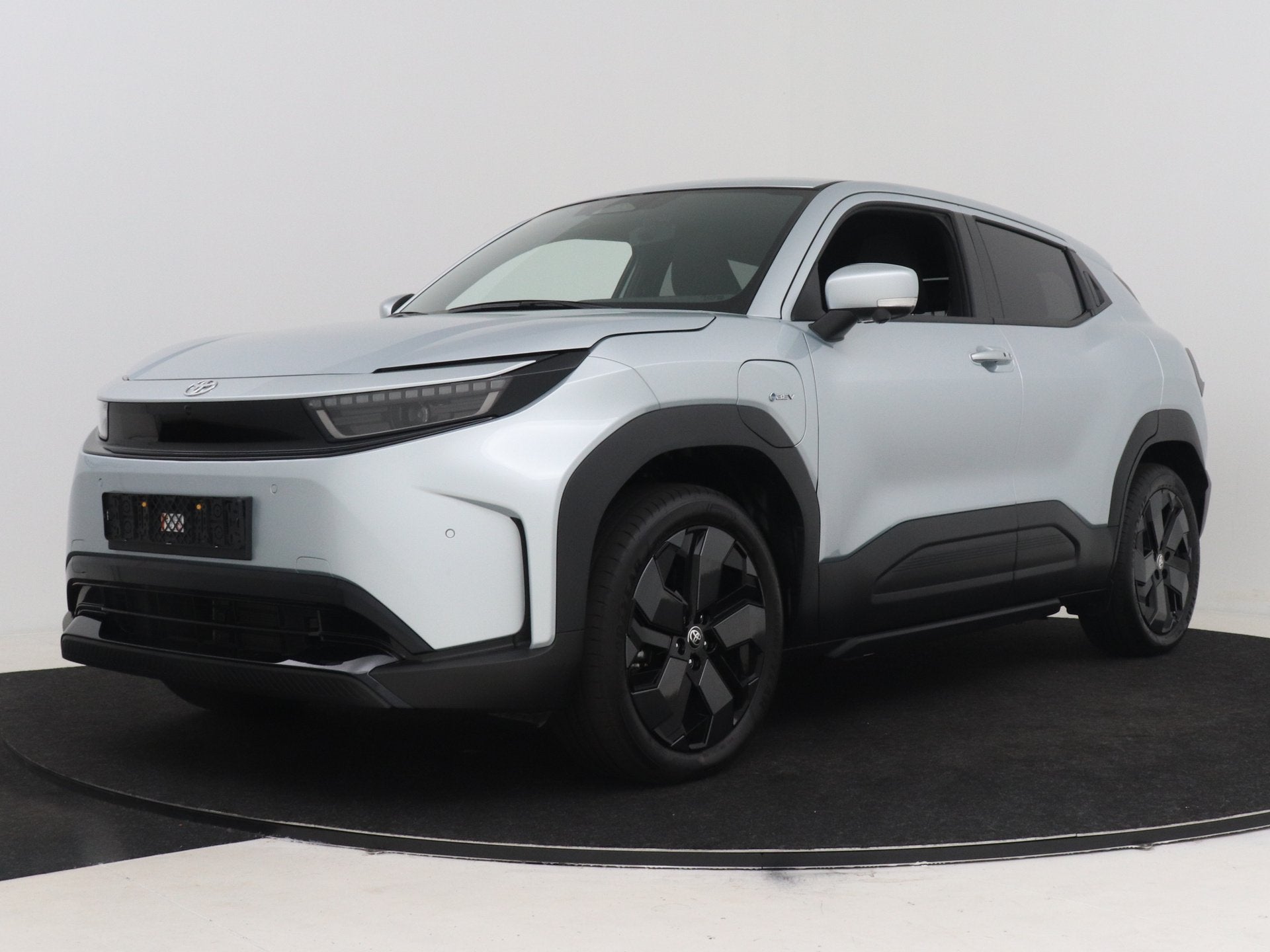 Toyota Urban Cruiser Executive 61 kWh 0001562788 (bj 2026), Auto's, Zwart, Leder en Stof, Urban Cruiser, Nieuw