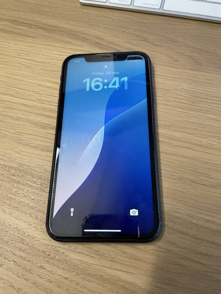 iPhone XR - beschadiging in het scherm rechtsboven, Ophalen, Gebruikt, 86 %, Zwart
