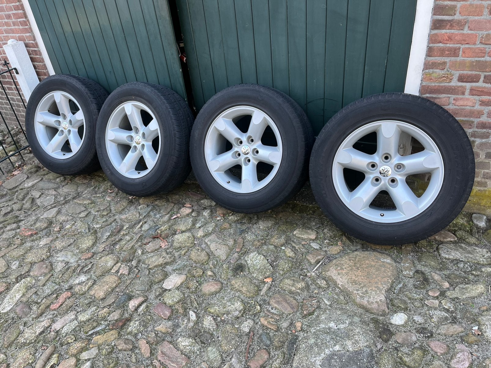 Originele 20 inch velgenset Dodge Ram 1500, Auto-onderdelen, Ophalen, Gebruikt, 275 mm, Banden en Velgen