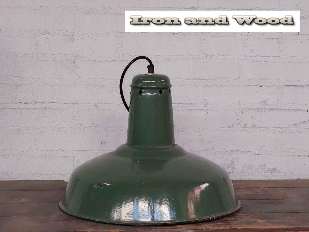Groene emaille oude vintage hanglamp afm: D45 H32, Huis en Inrichting, Lampen | Hanglampen, Ophalen of Verzenden, Gebruikt, Metaal