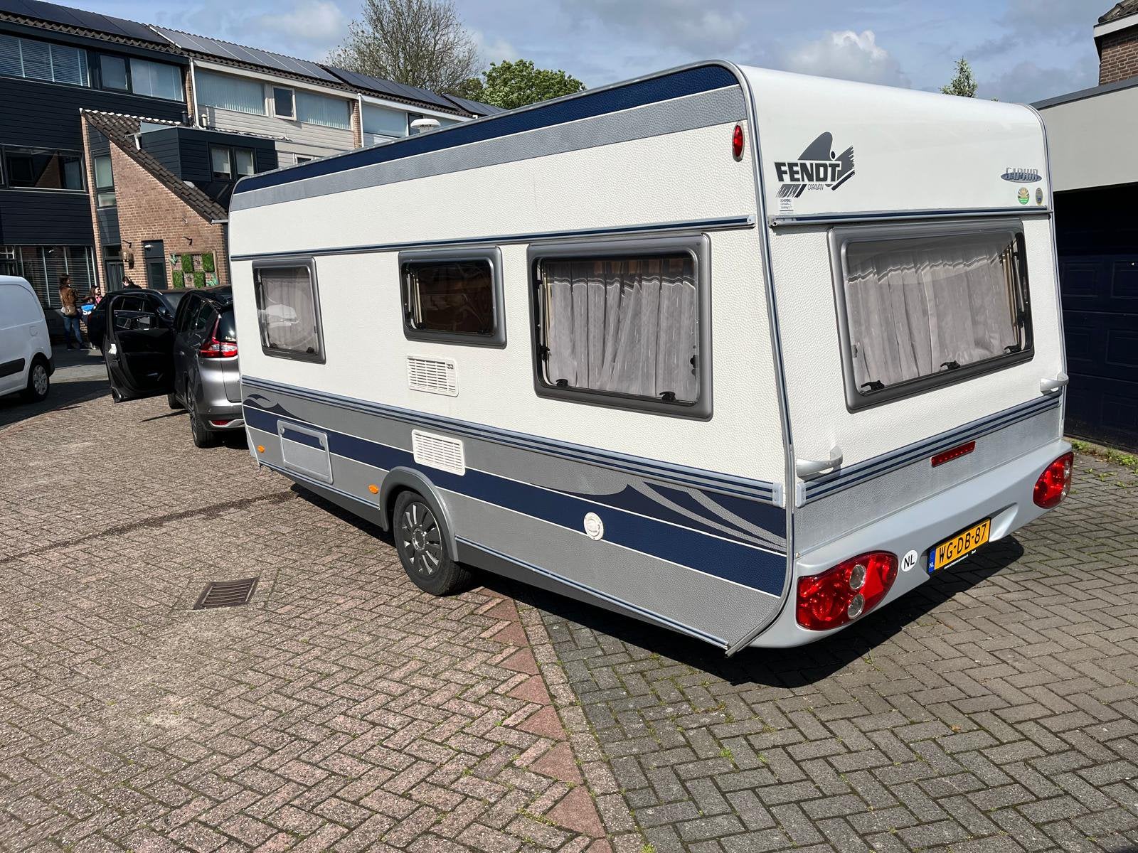 TE KOOP!! Fendt Saphir 470 met mooie voortent en luifel, Caravans en Kamperen, Caravans, Rondzit, Frans bed, Particulier, 1000 - 1250 kg