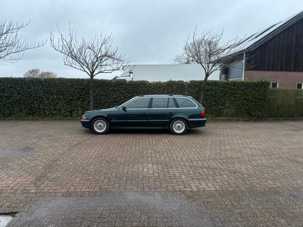 BMW 5-Serie 2.5 I 523 Touring AUT 1998 Groen, Auto's, BMW, Euro 5, Achterwielaandrijving, 750 kg, 1520 kg