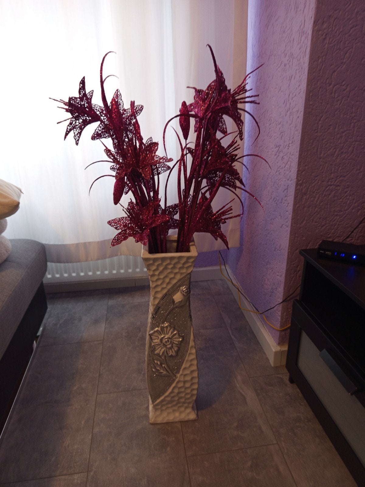 Decoratieve vaas met kunstbloemen, Gebruikt, Wit, Inclusief decoratie, Ophalen of Verzenden