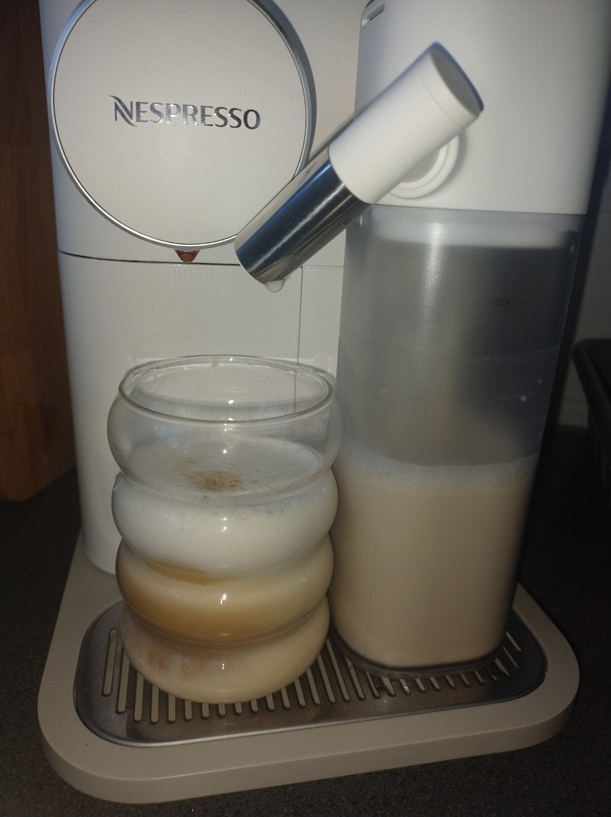 Nespresso DeLonghi Lattissima Grande, Ophalen, Koffiepads en cups, Gebruikt, Koffiemachine