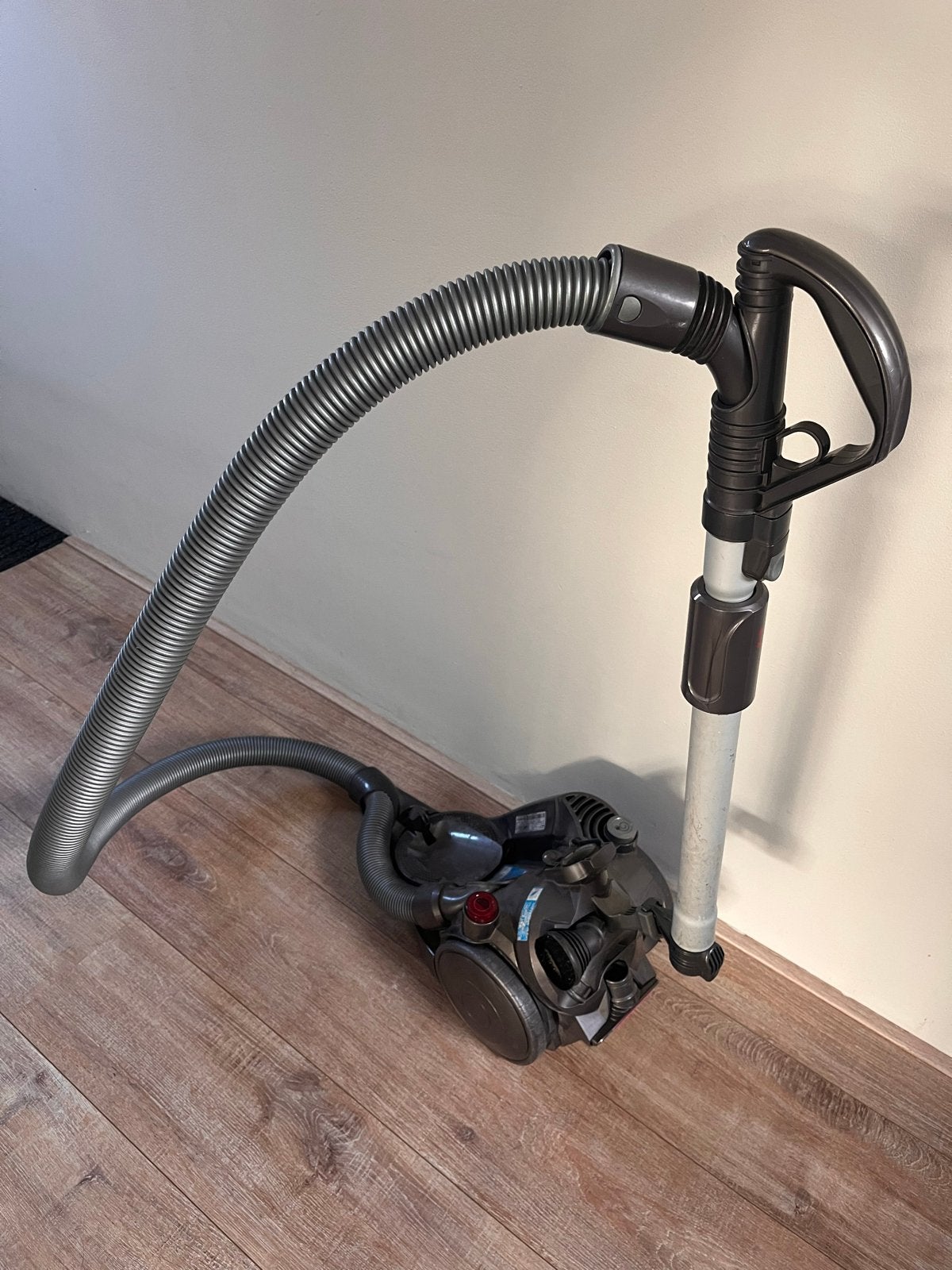 Gratis Dyson DC19 met defecte motor - voor onderdelen, Ophalen, Dyson, Niet werkend, Sledestofzuiger
