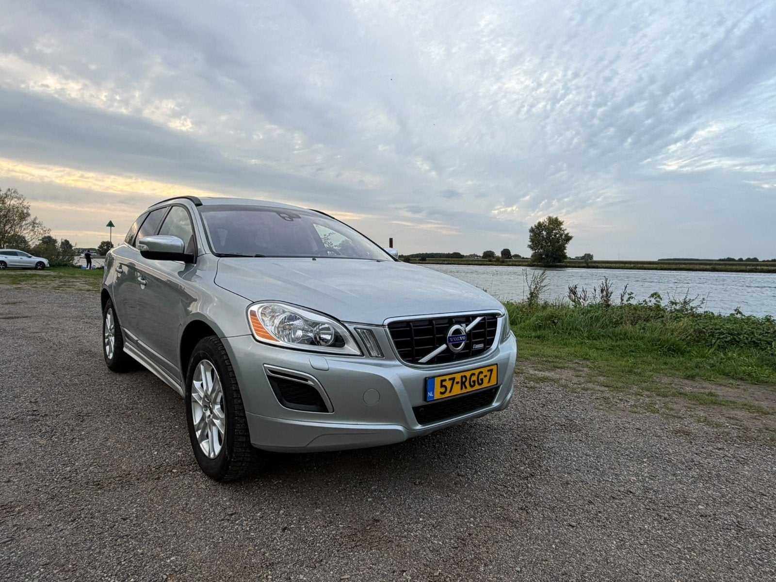 Volvo XC60 2.4 D FWD 2011 Grijs, Voorwielaandrijving, 1618 kg, Origineel Nederlands, 175 pk