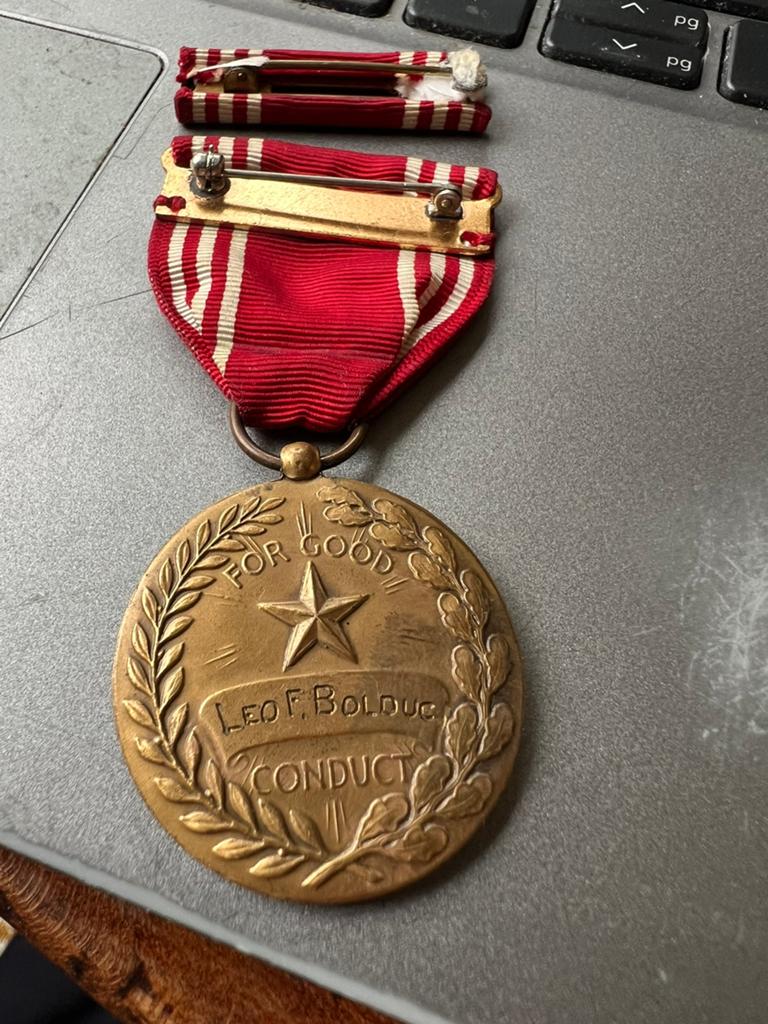 WO2 Amerikaans Good Conduct Medal naam gravering medaille, Verzamelen, Militaria | Tweede Wereldoorlog, Amerika, Lintje, Medaille of Wings