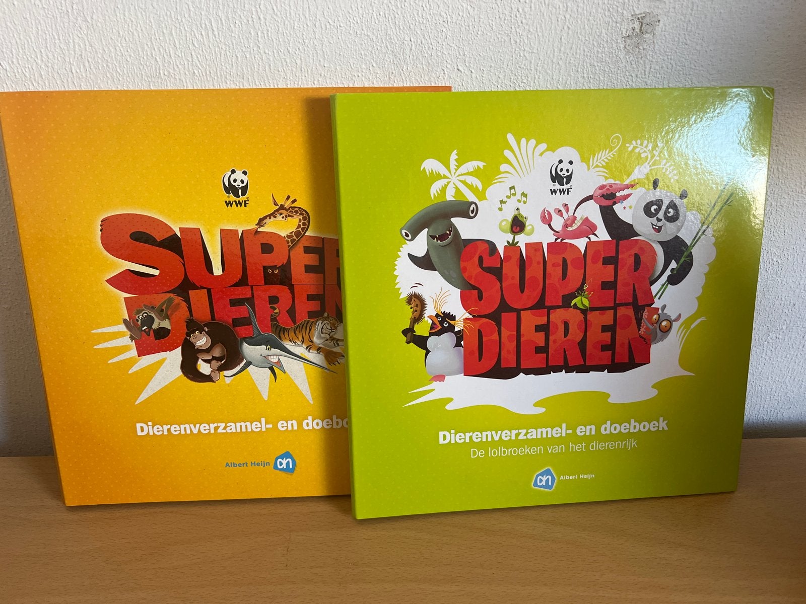 WWF Super Dieren verzamel- en doeboeken (2 stuks), Boeken, Ophalen of Verzenden, Zo goed als nieuw