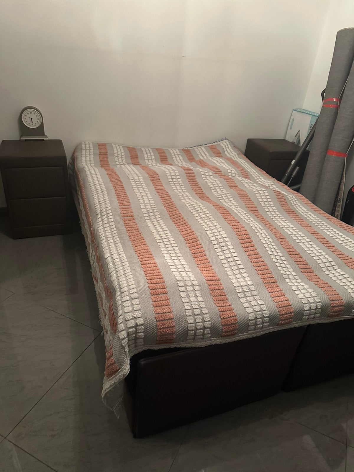 Boxspring 140x200 + 2 nachtkasjes, Huis en Inrichting, Slaapkamer | Complete slaapkamers, Ophalen, Gebruikt, Tweepersoons
