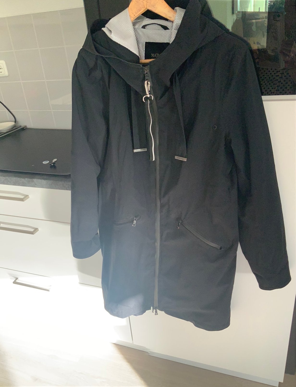 Donkerblauwe jas mt 40 van MAURA leuk prijsje, Ophalen of Verzenden, Gedragen