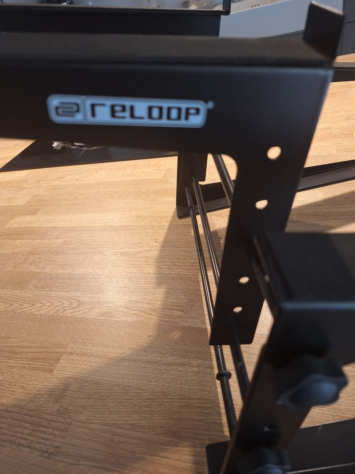 Reloop DJ-stand voor draaitafels/DJ-set, Ophalen of Verzenden, Zo goed als nieuw, Dj-set, Reloop