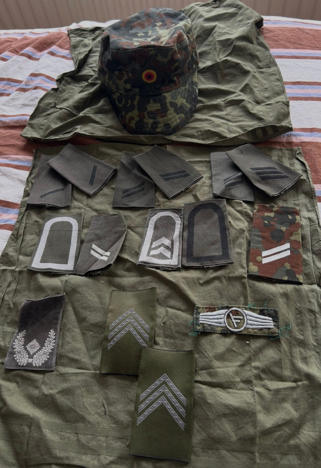 DUITSE RANGEN EN VELDPET, Verzamelen, Militaria | Algemeen, Ophalen of Verzenden, Landmacht, Duitsland, Embleem of Badge