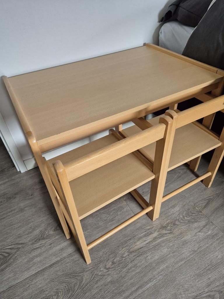 Houten kinderbureau met twee stoeltjes, Kinderen en Baby's, Kinderkamer | Tafels en Stoelen, Ophalen