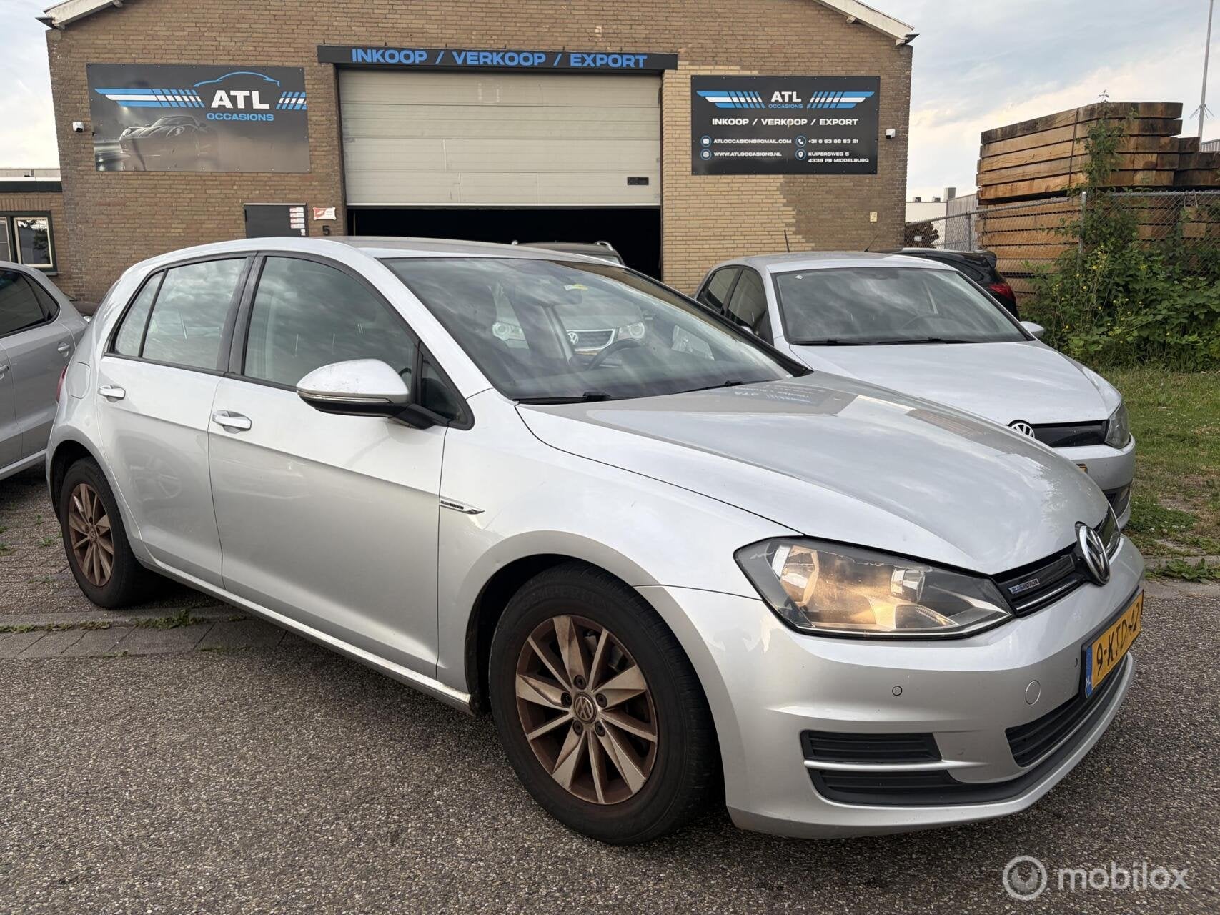 Zeer NETTE Volkswagen Golf 1.6 TDI Highline DEALER ONDR. APK, Voorwielaandrijving, Euro 5, Automatische klimaatregeling, Gebruikt
