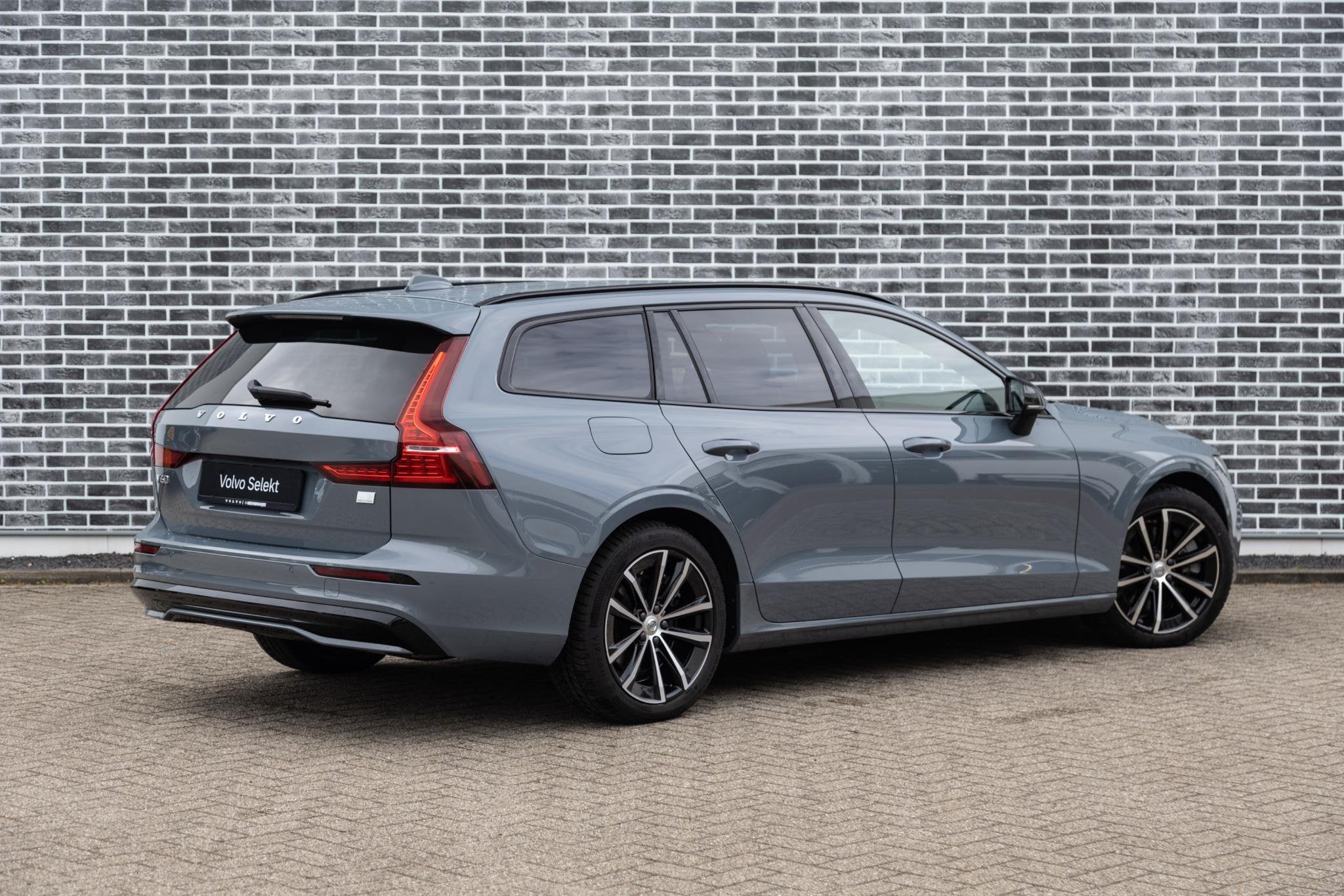 Volvo V60 2.0 T6 Plug-in Hybrid AWD Plus Dark | PHEV Long Ra, Auto's, Stof, Gebruikt, Euro 6, 4 cilinders