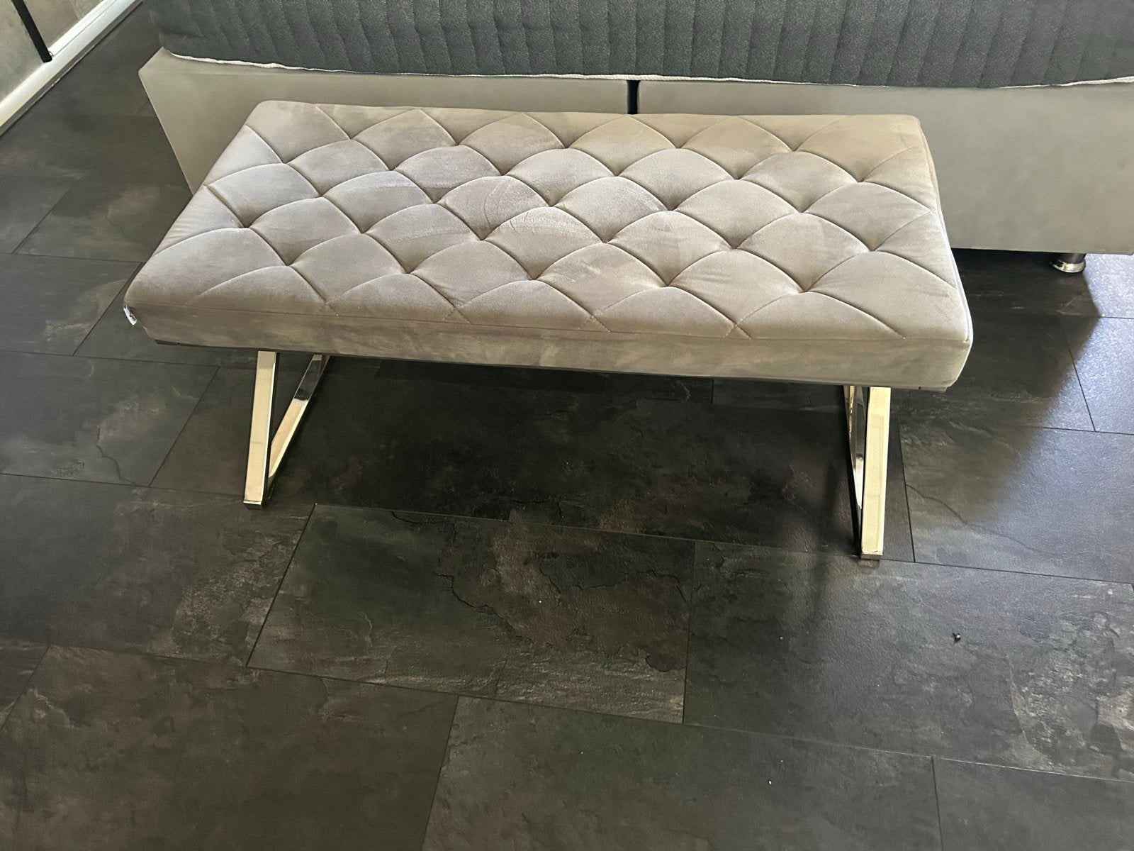 Luxe fluwelen bankje met chromen onderstel, Ophalen, 50 tot 75 cm, Zo goed als nieuw, 100 tot 125 cm