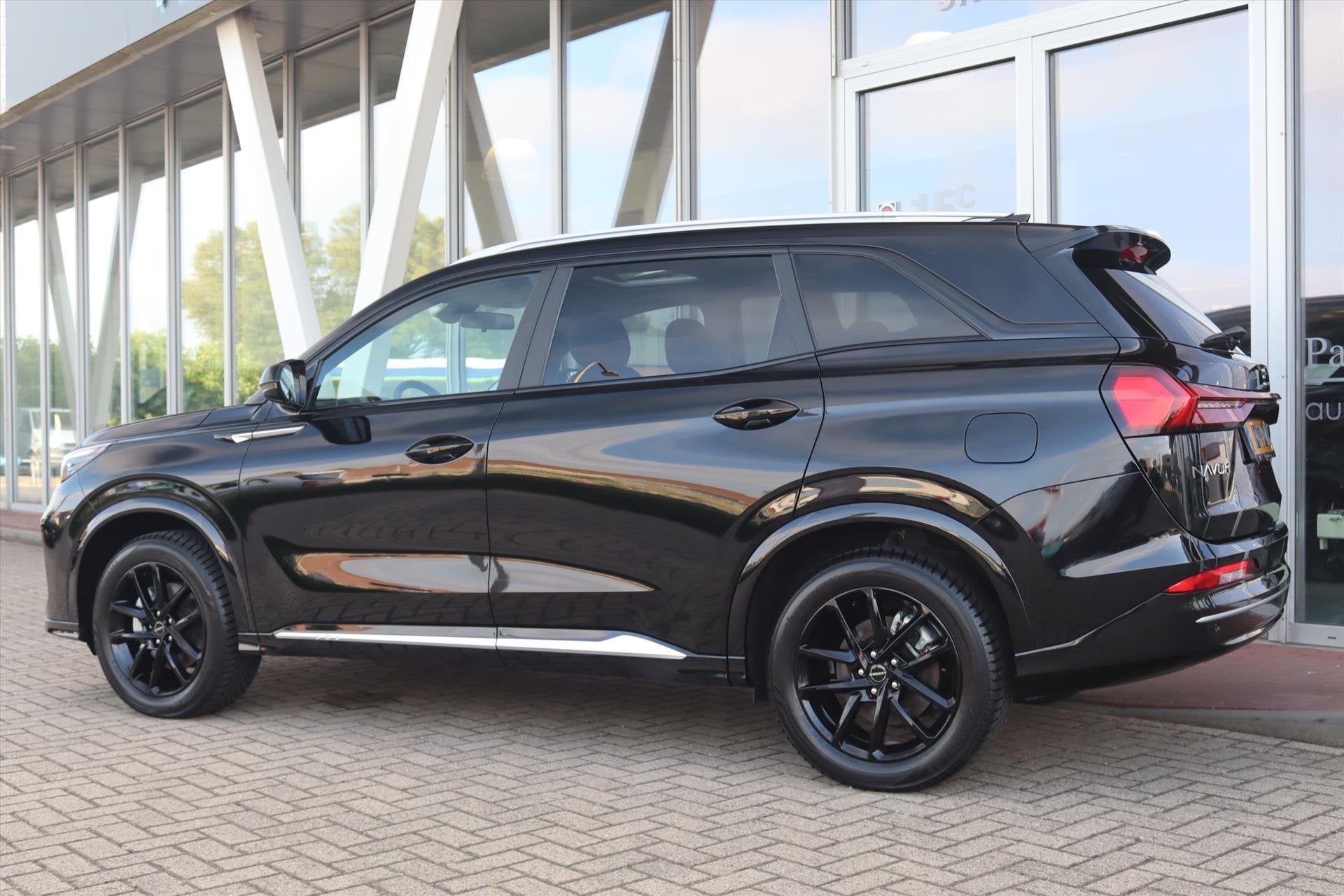 Dfsk E5 1.5 PHEV AUTOMAAT 7 PERS. Panodak | Navi Carplay | W, Automaat, 4 cilinders, Zwart, Bedrijf