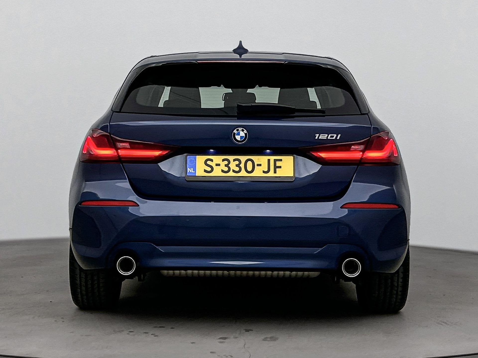 BMW 1-serie 120i | PARKEERSENSOREN | LED | CRUISE CONTROL |, Auto's, Gebruikt, 4 cilinders, Blauw, 178 pk