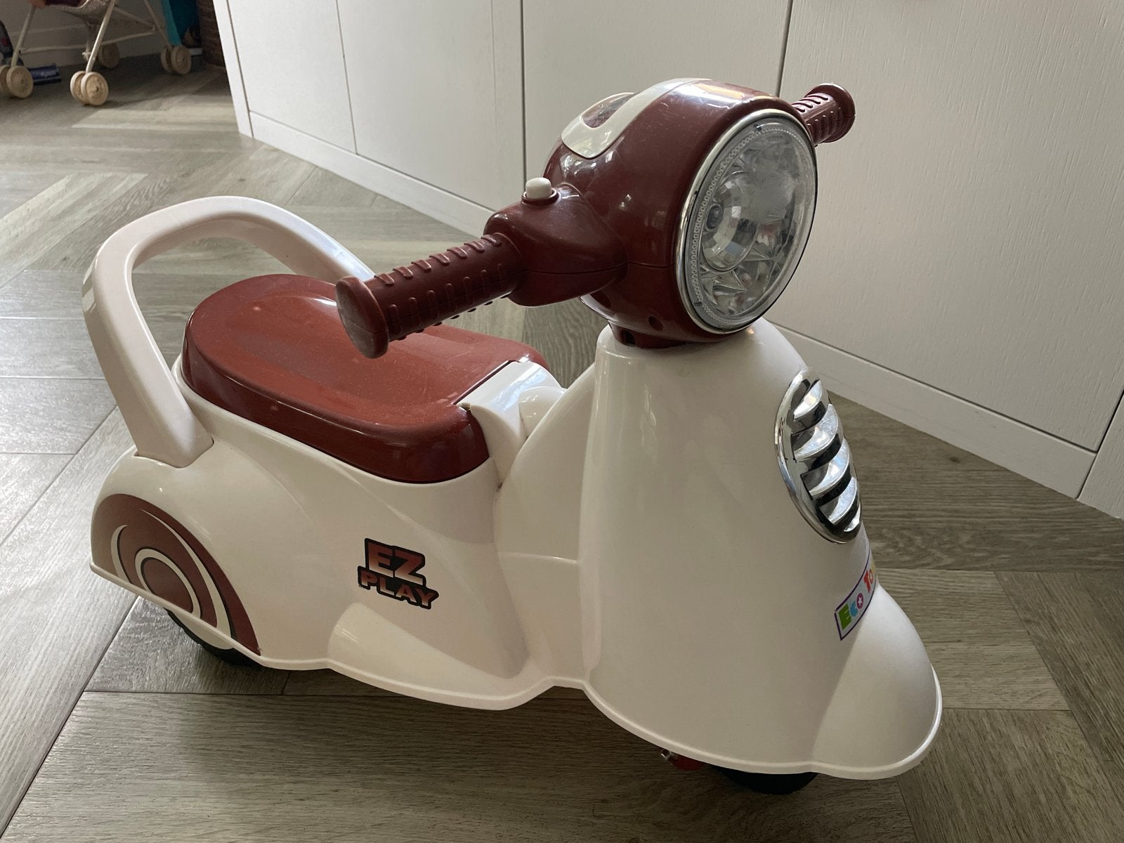 EZ Play loopscooter, Kinderen en Baby's, Speelgoed | Buiten | Voertuigen en Loopfietsen, Ophalen, Gebruikt, Loopvoertuig