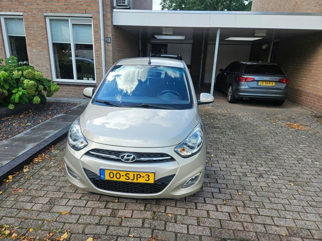 Hyundai i10 1.25 I 5DR 2011 Beige, Auto's, Voorwielaandrijving, 4 cilinders, Beige, Origineel Nederlands