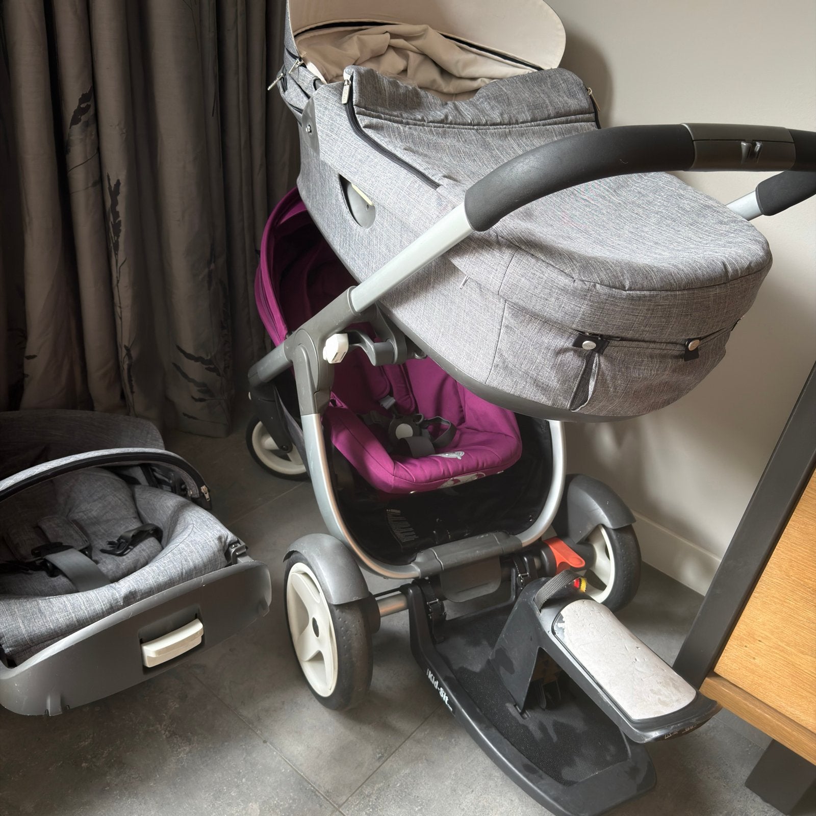 Stokke Crusi dubbele kinderwagen, reiswieg, plank, autostoel, Zo goed als nieuw, Combiwagen, Met autostoeltje, Ophalen