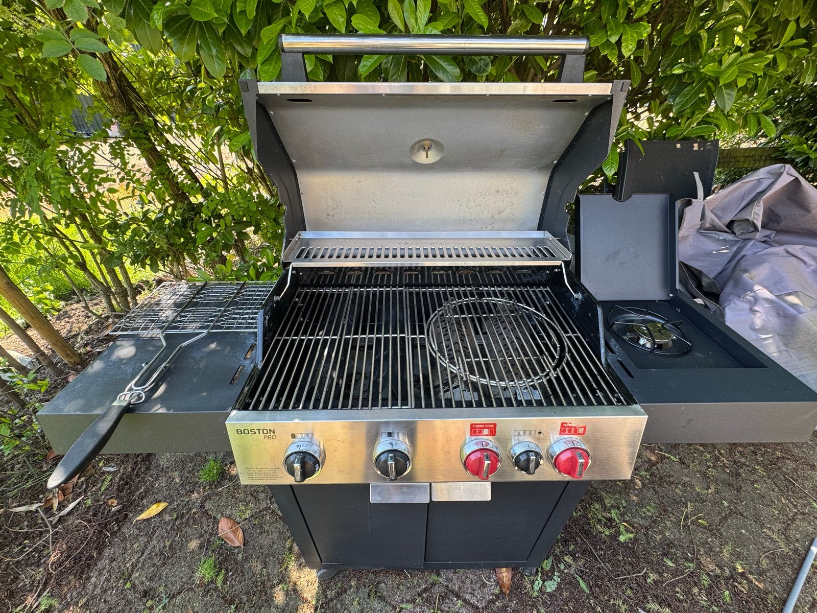 Boston Pro Gasbarbecue met zijbrander, Ophalen, Gebruikt