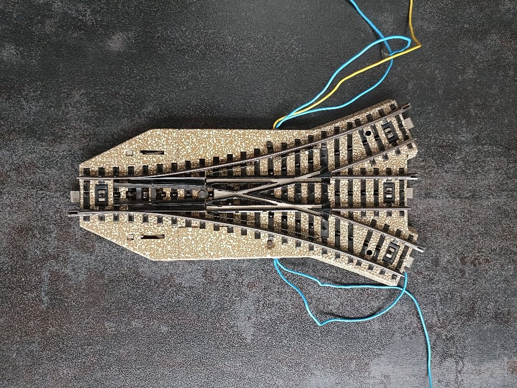 Märklin 5214 H0 Driewegwissel elektrisch M-Rail, Hobby en Vrije tijd, Modeltreinen | H0, Wisselstroom, Gebruikt, Rails, Ophalen of Verzenden