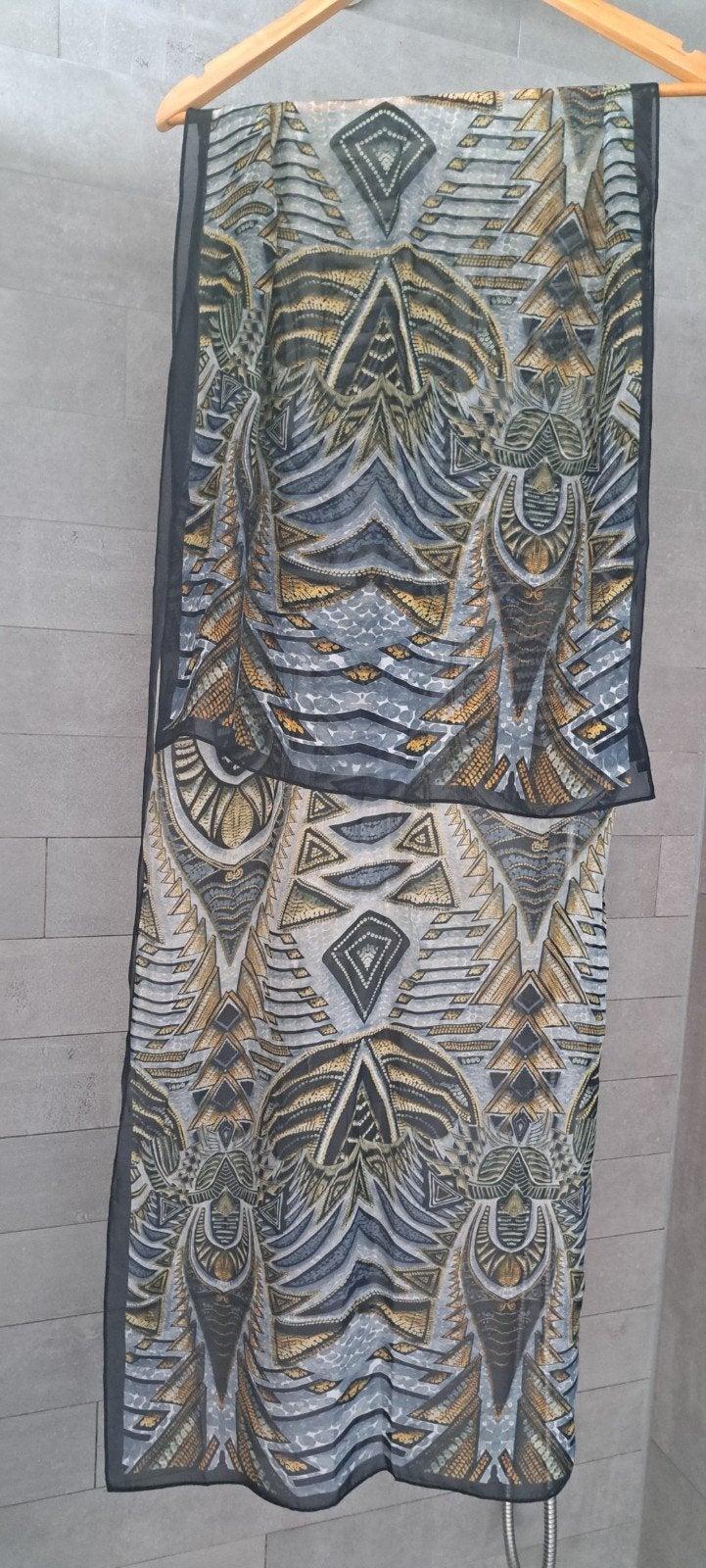 Claudia straeter zijden shawl, Ophalen of Verzenden, Zo goed als nieuw, Maat 46/48 (XL) of groter, Sjaal