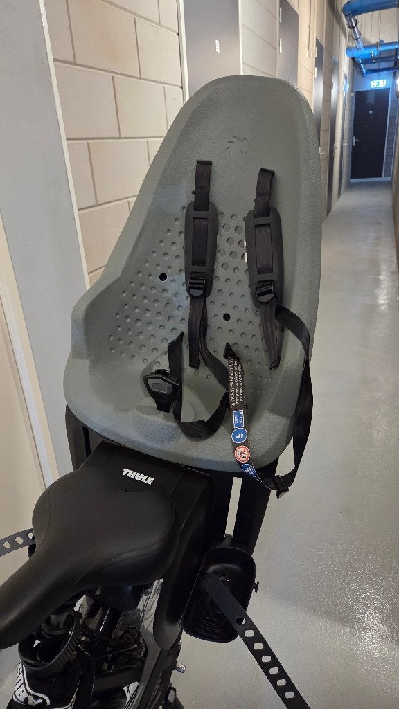 Thule Yepp 2 maxi fietszitje achter, Achterzitje, Voetsteuntjes, Zo goed als nieuw, Thule