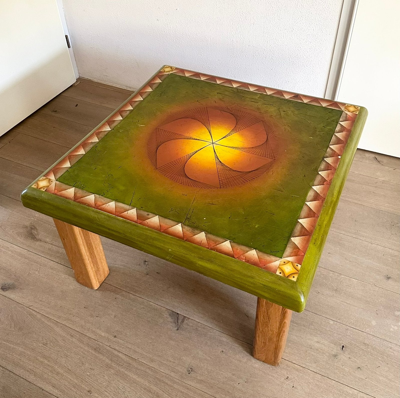Unieke artwork salontafel 80 x 80, Huis en Inrichting, Tafels | Salontafels, Ophalen, 50 tot 100 cm, 50 tot 100 cm, Zo goed als nieuw