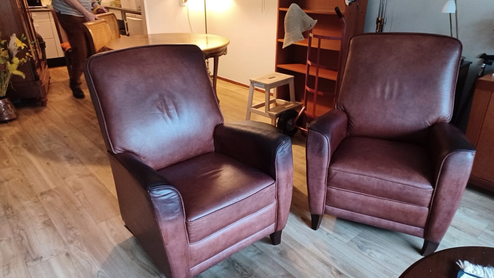 Te koop 2 mooie leren  stoelen., Huis en Inrichting, Fauteuils, Ophalen, 75 tot 100 cm