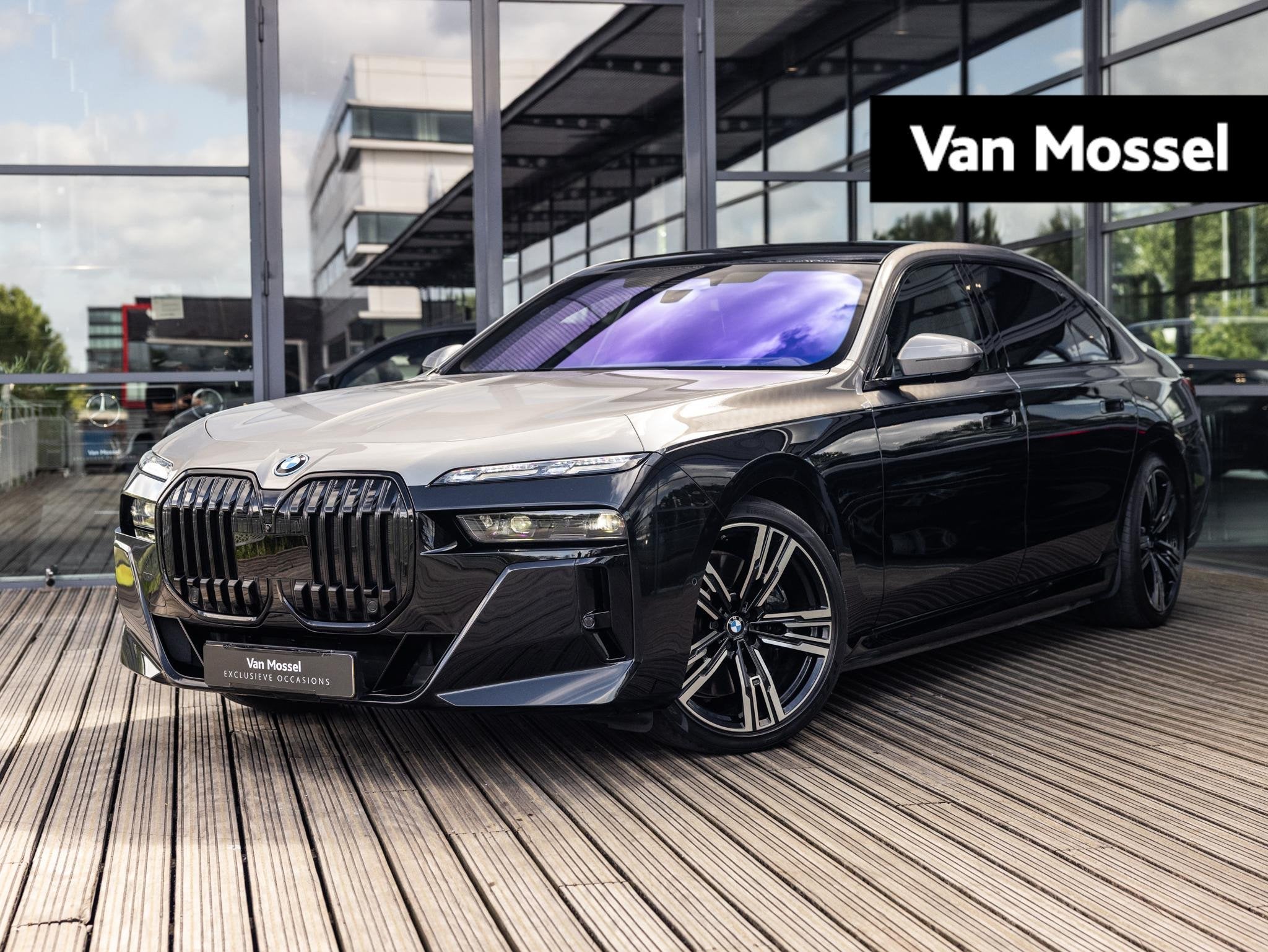 BMW i7 xDrive60 106 kWh | BMW INDIVIDUAL TWO TONE OXIDGRAU/B