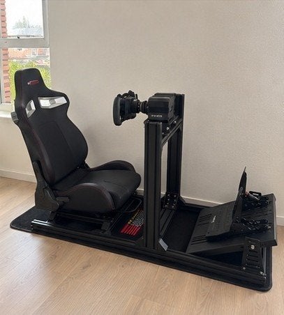 Sim Racing Setup – MOZA R5 Bundle & GT Omega Cockpit, Spelcomputers en Games, Ophalen, 1 speler, Racen en Vliegen, Zo goed als nieuw